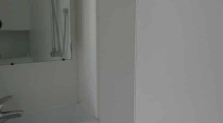 Contemporary, private central city living - Photo 3