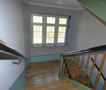 Gemütliche 2-Zi. Whg. mit Loggia, Parkett, Außenrollos - Photo 6