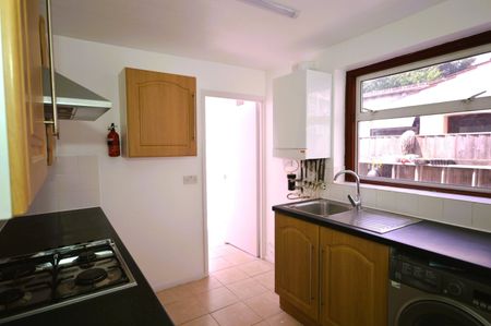 3 Bed Terraced House, Masterman Road, E6 - Photo 5