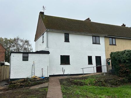 3 bedroom semi-detached house to rent - Photo 3