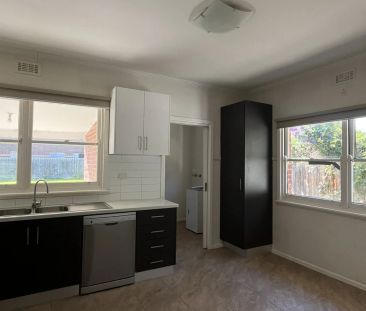 Huge yard great for family fun - Photo 3