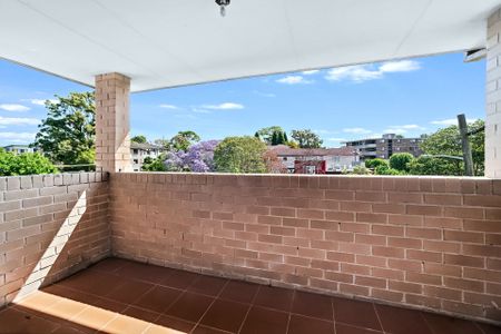 Spacious 2 bedroom apartment conveniently located close to transport - Photo 5