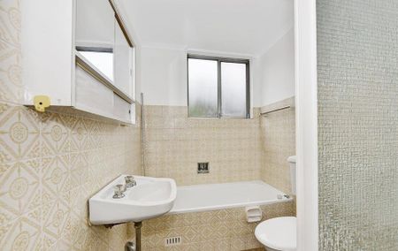 Charming Two-Bedroom Apartment in the Heart of Croydon Park - Photo 4