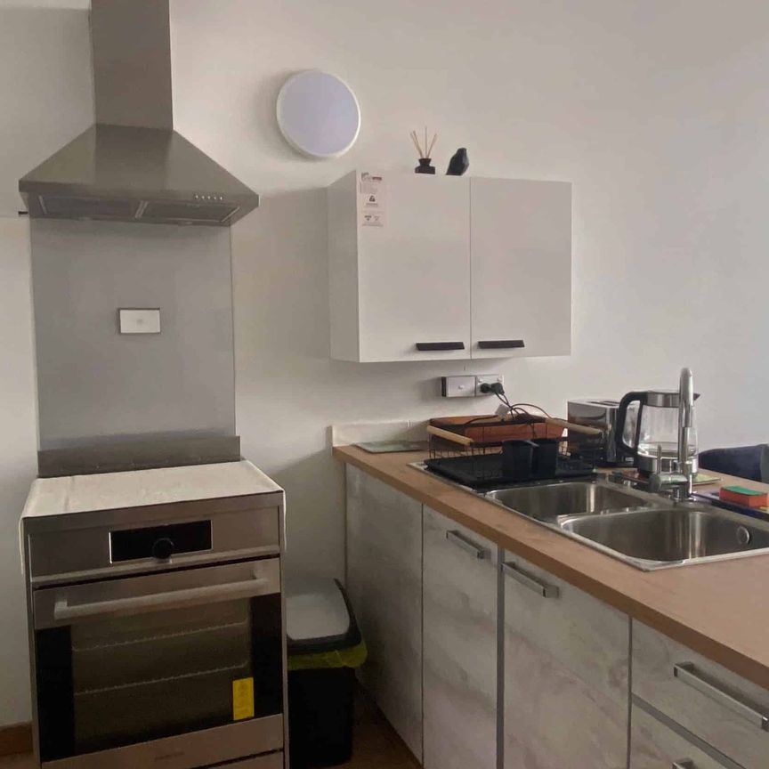 Short term tenancy available - Photo 1