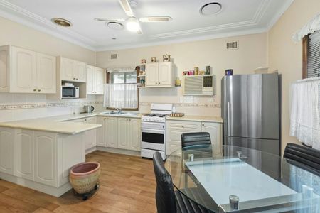 Cottage Home In Quiet Location - Ducted A/C - Photo 5
