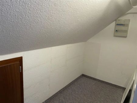 Helle und ruhig gelegene Dachgeschoßwohnung zur Miete - Photo 4