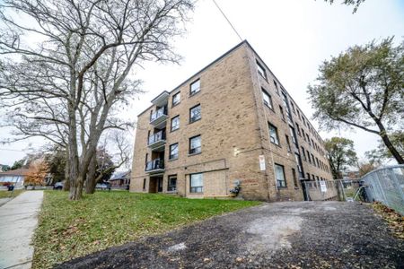 Park Manor - Photo 2