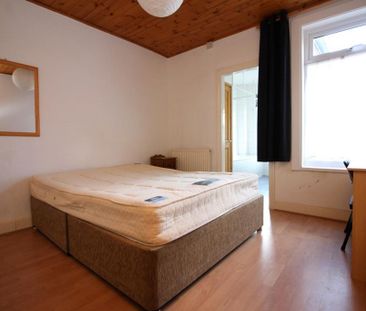 3 bedroom end of terrace house to rent - Photo 4