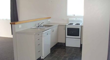 4 Bedroom Family Home in Inglewood - Photo 2