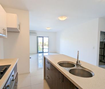 AIR CON, POOL, BALCONY 3-BD 2-BA 1-PARKING - Photo 6