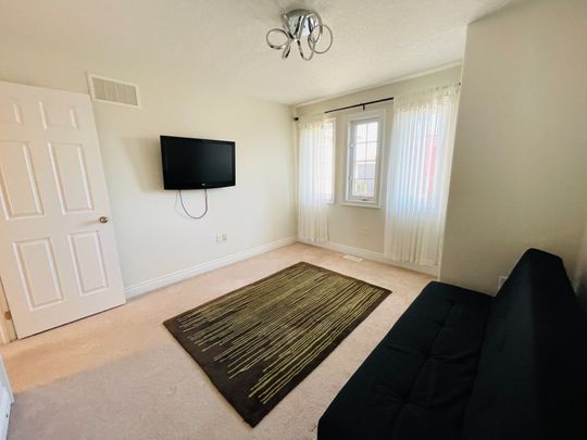 For Lease - 996 Booth Avenue Unit# (Upper), Innisfil, Ontario - Photo 1