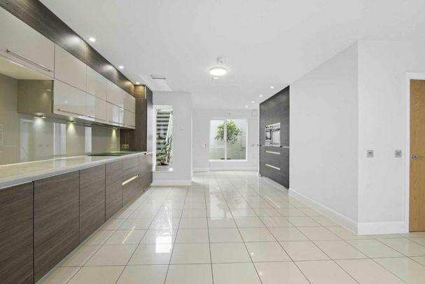 Mountfield Road, Ealing, W5 - Photo 1
