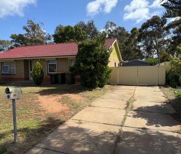 3-Bedroom Family Home in a Convenient, Highly Sought Suburb! - Photo 6