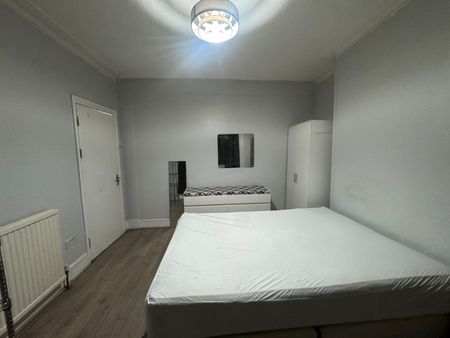 Room in a Shared House, St Loy's Road, N17 - Photo 5