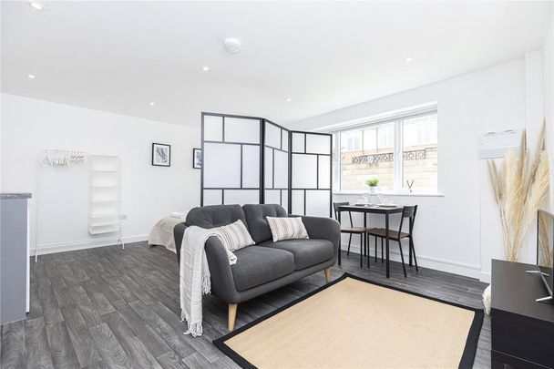 Studio to rent - Photo 1