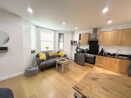 West Hill Road, Bournemouth - Photo 2