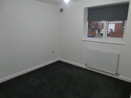 2 bedroom ground floor flat to rent - Photo 3
