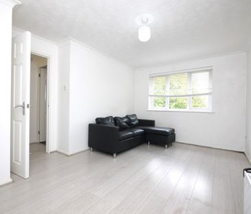 Studio Flat, Greenacre Gardens, E17 - Photo 3
