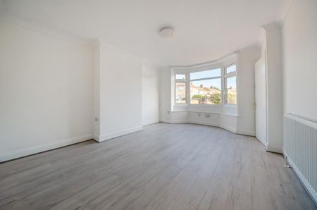 3 bedroom end of terrace house to rent - Photo 3