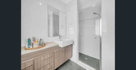 MODERN CONTEMPOARY FAMILY HOME IN THE MOST SOUGHT OUT POCKET OF BASS HILL! - Photo 5