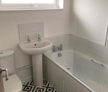 3 Bed Terraced House, Paddock Garden, BS14 - Photo 3