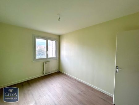 Location Appartement 4 pièces 77m² BOURG EN BRESSE 01000 - Photo 2