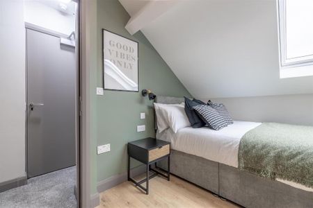 Room 5, 300 Beersbridge Road, Belfast, BT5 5DY - Photo 4