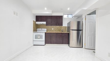 For Lease - 7 Mccrackin Court, Vaughan, Ontario - Photo 2