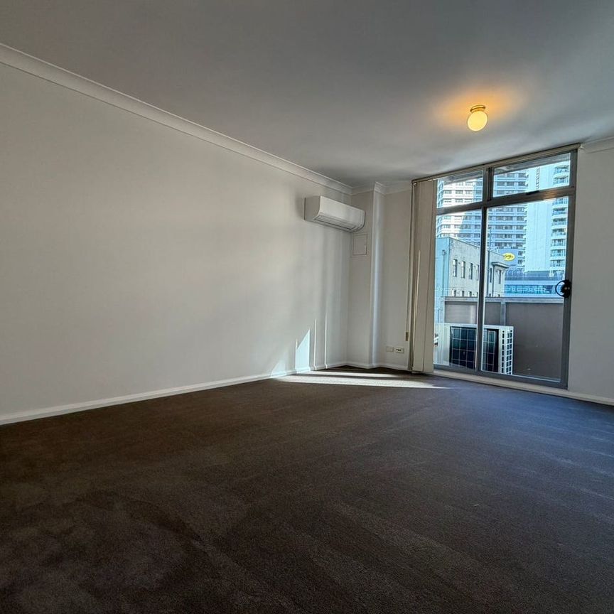 One bedroom apartment – New Paint, New Carpet & A/C - Photo 1