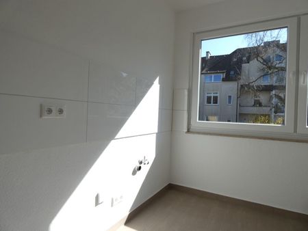 ** Modernisierte 2-Zi-Wohnung mit Balkon sucht neuen Bewohner ** - Photo 2