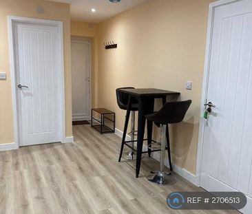 Studio to rent - Photo 6