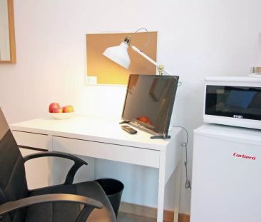 Room in a shared 10-bedroom apartment for rent in El Fort Pienc. - Photo 6