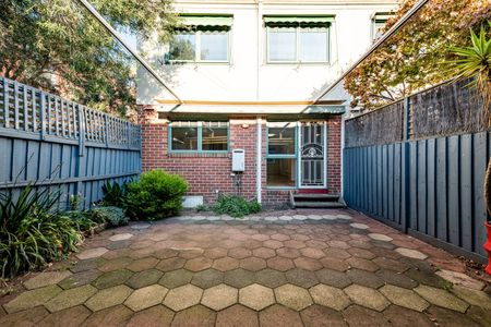 18 Peppercorn Walk, Kensington VIC 3031 - Photo 4
