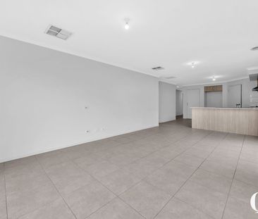 Family Living in the heart of Werribee - Photo 5