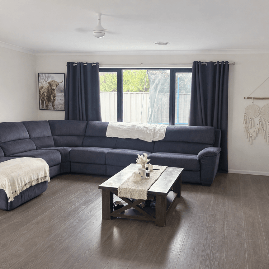 Spacious 4 Bedroom Home in a Prime Location!! - Photo 1