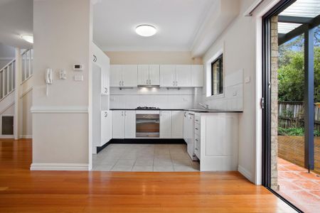 Large Townhouse moments from Bowral - Photo 2