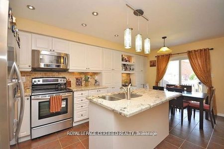 For Lease - 426 Orange Walk Crescent, Mississauga, Ontario - Photo 5