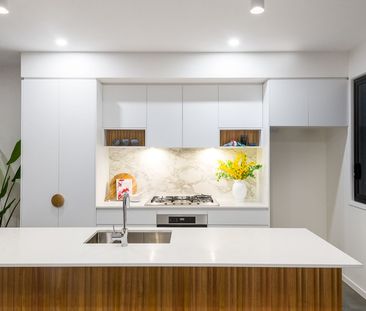 Executive Townhouse in Popular Inner City Toowong. - Photo 4