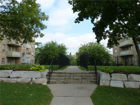 168 & 170 Berry Road, Etobicoke, ON M8Y 1W5 - Photo 5