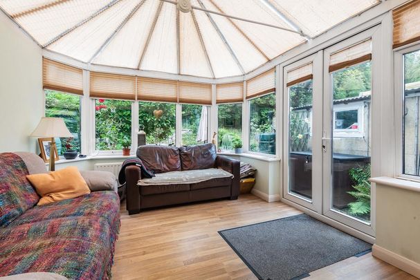 4 bedroom semi-detached house to rent - Photo 1