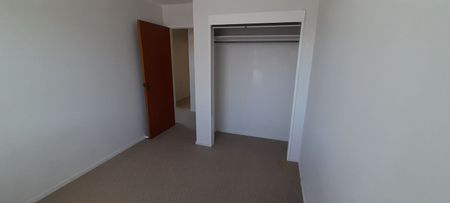 Fully fenced house with a peaceful outlook - Photo 4