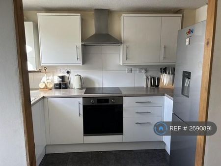 2 bedroom semi-detached house to rent - Photo 3