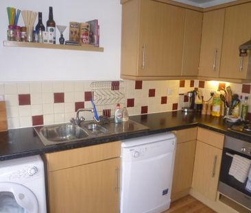 3 bedroom semi-detached house to rent - Photo 4