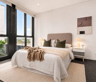 Contemporary Living with Exceptional Lifestyle Appeal - Photo 2