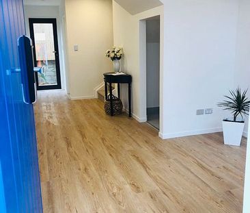 Brand new, 2 bedroom, 2 bathroom & 2 living room - Photo 4