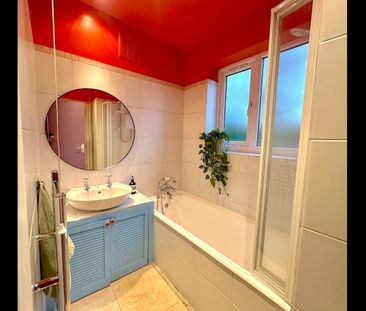 3 Bed Semi-Detached House, Dagnall Park, SE25 - Photo 1