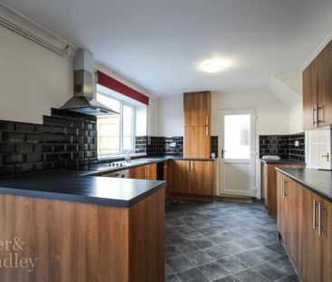 3 bedroom end of terrace house to rent - Photo 3