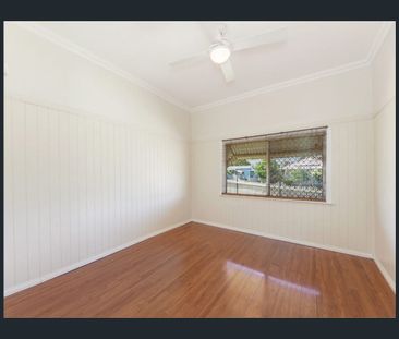 29 Boundary St, Bundamba, Qld 4304 - Photo 3