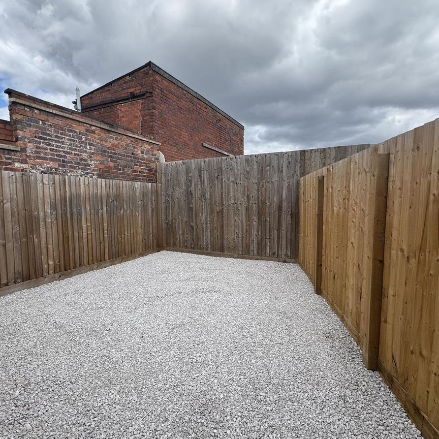 Long Lane, Rowley Regis - Photo 1