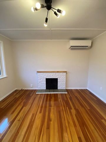 SUNNY, WARM, DRY, 3 BEDROOMS - NEWLANDS - Photo 4